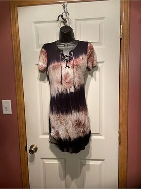 Heart Hips Tie-Dye Lace-Up Dress in Black and Brown